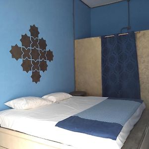 Zimmer mit Kingsize-Bett